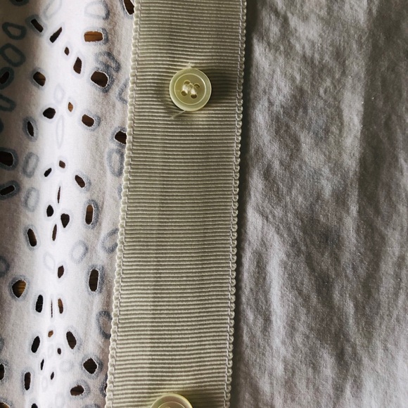 SACAI laser cut cotton short sleeve blouse, black collar and detailing (sze 2/M) - Picture 7 of 16